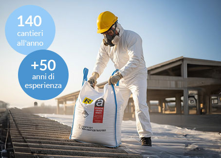 Tecnici LAFEDE Coperture durante la bonifica amianto